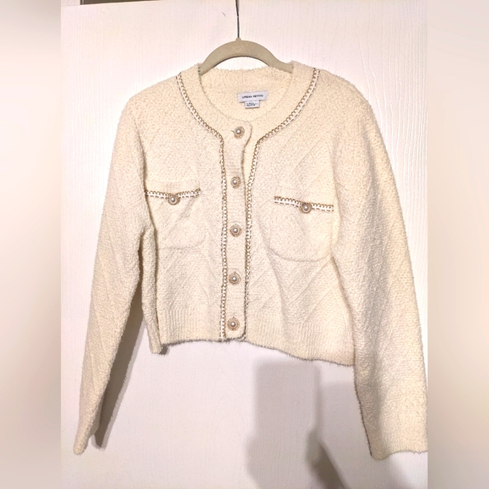 Urban revive crop pearl button sweater cream M